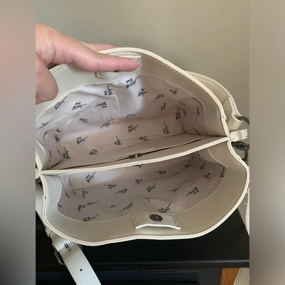 *smaller* Betsey Johnson skull embossed crossbody or satchel purse halloween - Picture 6 of 15